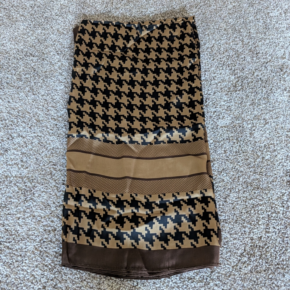 New! Stylish Houndstooth Patterned Scarf